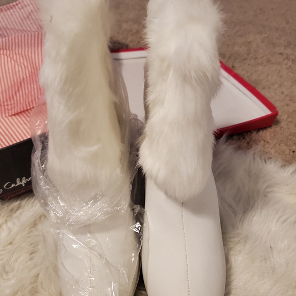 White Suade Booties with fur - Picture 2 of 5